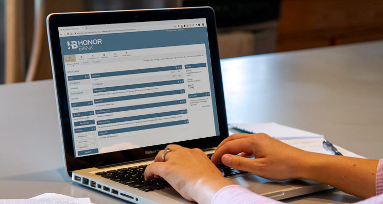 Laptop displaying the Honor Bank app